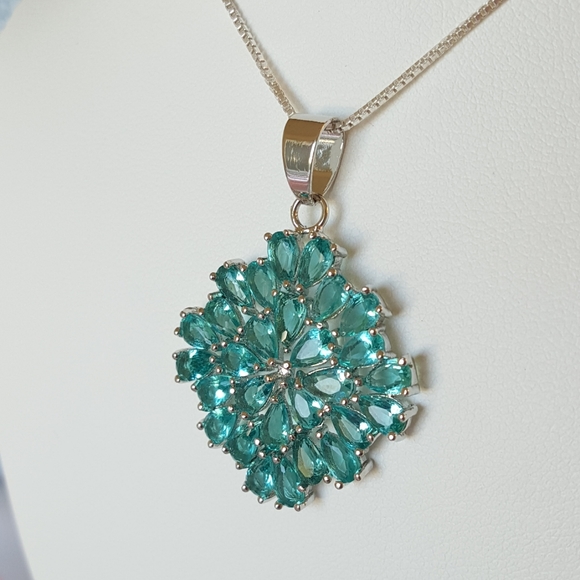 Peacock Green Zircon Pendant - Picture 10 of 12